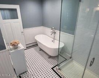 211 Arnold Avenue - Photo Thumbnail 15