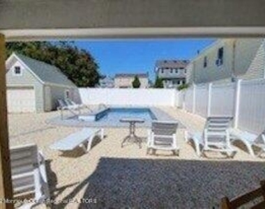 211 Arnold Avenue - Photo Thumbnail 29