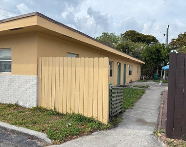 5050 Sw 40th Avenue - Photo Thumbnail 4
