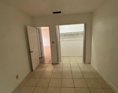 5050 Sw 40th Avenue - Photo Thumbnail 8