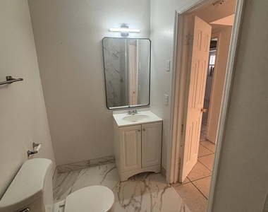 5050 Sw 40th Avenue - Photo Thumbnail 3