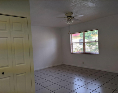 5050 Sw 40th Avenue - Photo Thumbnail 2