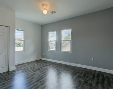 1833 Taylor Street - Photo Thumbnail 2