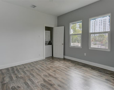 1833 Taylor Street - Photo Thumbnail 5