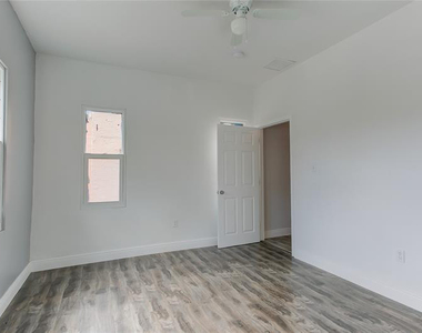 1833 Taylor Street - Photo Thumbnail 6