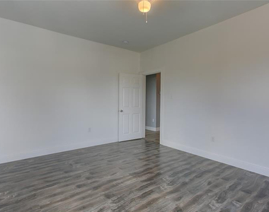 1833 Taylor Street - Photo Thumbnail 3