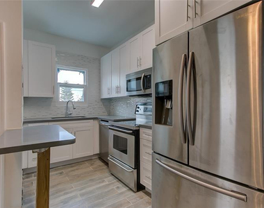 1833 Taylor Street - Photo Thumbnail 10