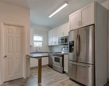 1833 Taylor Street - Photo Thumbnail 11