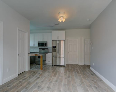 1833 Taylor Street - Photo Thumbnail 9