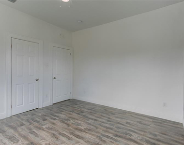 1833 Taylor Street - Photo Thumbnail 4