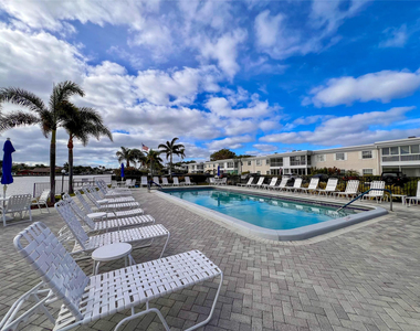6239 Bay Club Drive - Photo Thumbnail 24