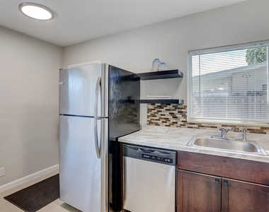 1005 Ne 17th Court - Photo Thumbnail 9