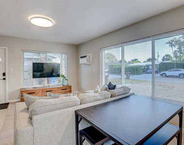 1005 Ne 17th Court - Photo Thumbnail 2