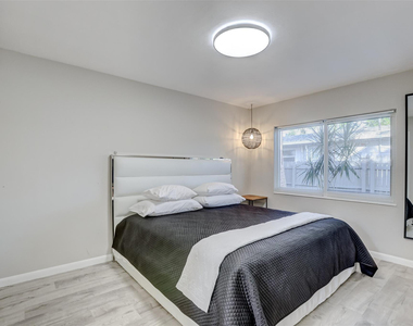 1005 Ne 17th Court - Photo Thumbnail 10