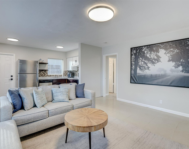 1005 Ne 17th Court - Photo Thumbnail 1