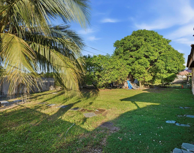 561 Ne 38th Street - Photo Thumbnail 1