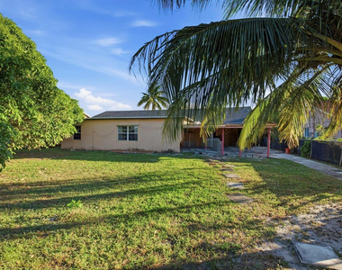 561 Ne 38th Street - Photo Thumbnail 3