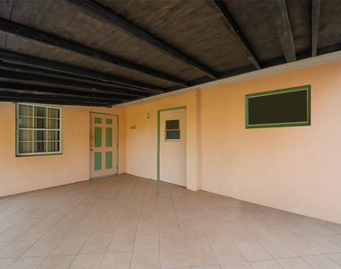 561 Ne 38th Street - Photo Thumbnail 4