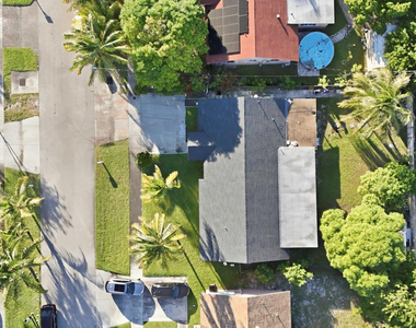 561 Ne 38th Street - Photo Thumbnail 5