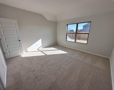 509 Brook View Drive - Photo Thumbnail 6