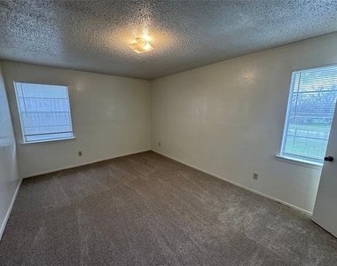 5604 Macgregor Drive - Photo Thumbnail 8