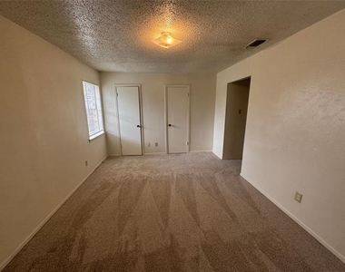 5604 Macgregor Drive - Photo Thumbnail 9