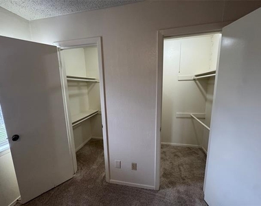 5604 Macgregor Drive - Photo Thumbnail 10