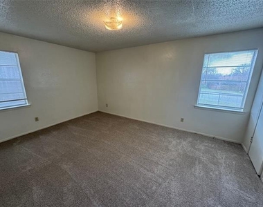 5604 Macgregor Drive - Photo Thumbnail 7
