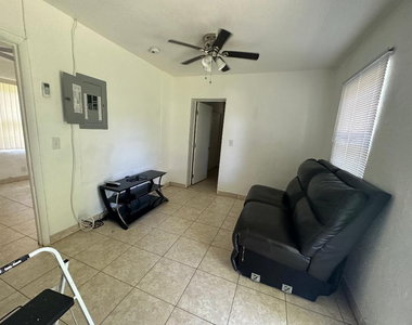 713 Ne 3rd Street - Photo Thumbnail 2