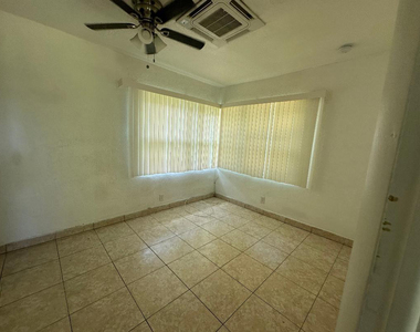 713 Ne 3rd Street - Photo Thumbnail 4