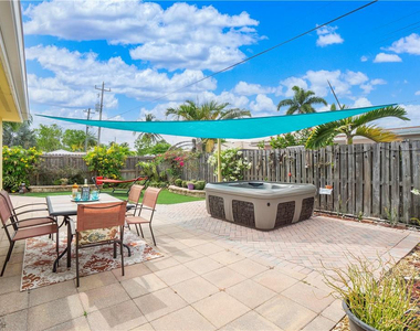 161 Se 5th Court - Photo Thumbnail 2