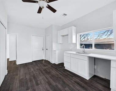 710 E Lamar Street - Photo Thumbnail 16