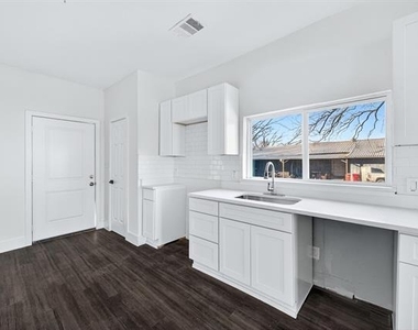 710 E Lamar Street - Photo Thumbnail 14