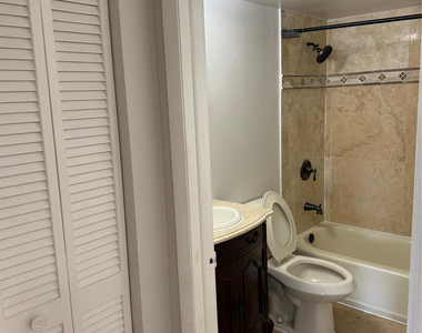 8601 Nw 34th Place - Photo Thumbnail 12