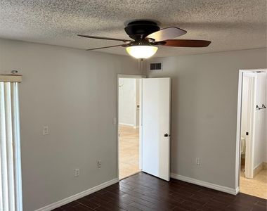 8601 Nw 34th Place - Photo Thumbnail 8