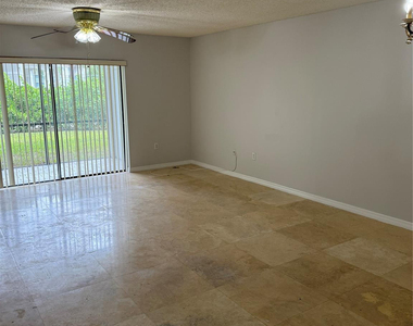 8601 Nw 34th Place - Photo Thumbnail 6