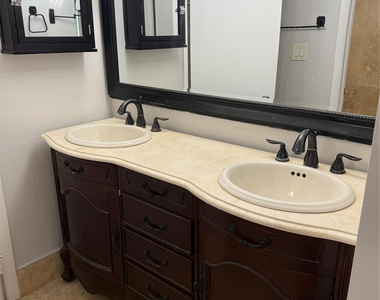 8601 Nw 34th Place - Photo Thumbnail 9