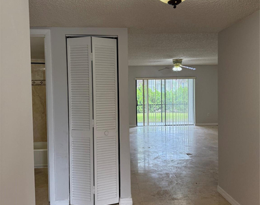 8601 Nw 34th Place - Photo Thumbnail 3
