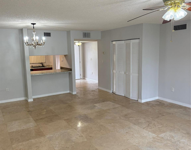 8601 Nw 34th Place - Photo Thumbnail 7