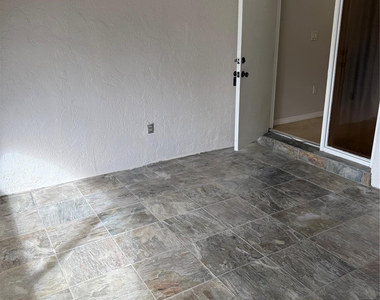 8601 Nw 34th Place - Photo Thumbnail 1