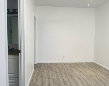 229 E Commercial Boulevard - Photo Thumbnail 6