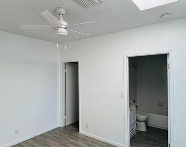229 E Commercial Boulevard - Photo Thumbnail 5