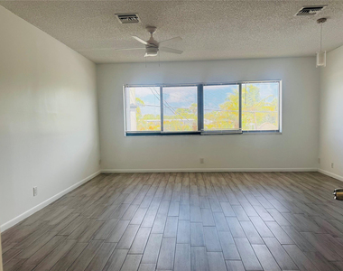229 E Commercial Boulevard - Photo Thumbnail 3