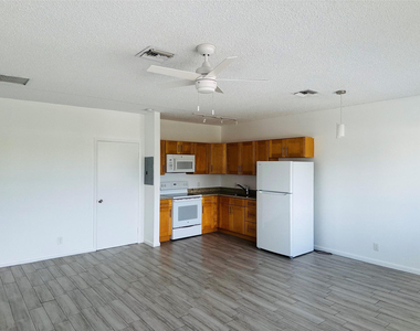 229 E Commercial Boulevard - Photo Thumbnail 7