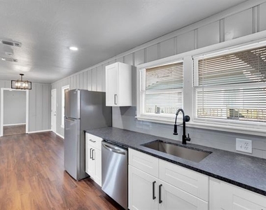 413 Shaw Street - Photo Thumbnail 4