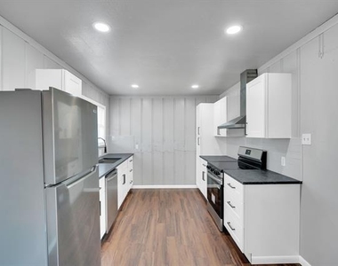413 Shaw Street - Photo Thumbnail 5