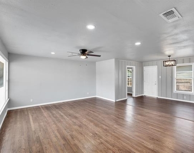 413 Shaw Street - Photo Thumbnail 8