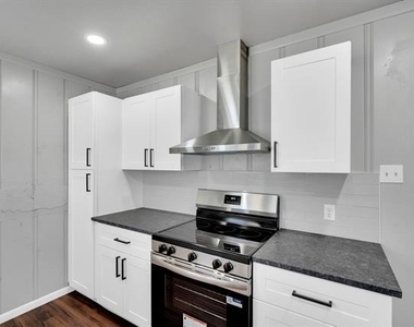 413 Shaw Street - Photo Thumbnail 3