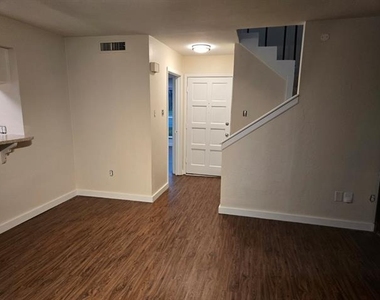 2015 Warnford Place - Photo Thumbnail 2