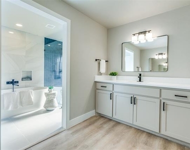 7212 Canongate Drive - Photo Thumbnail 17